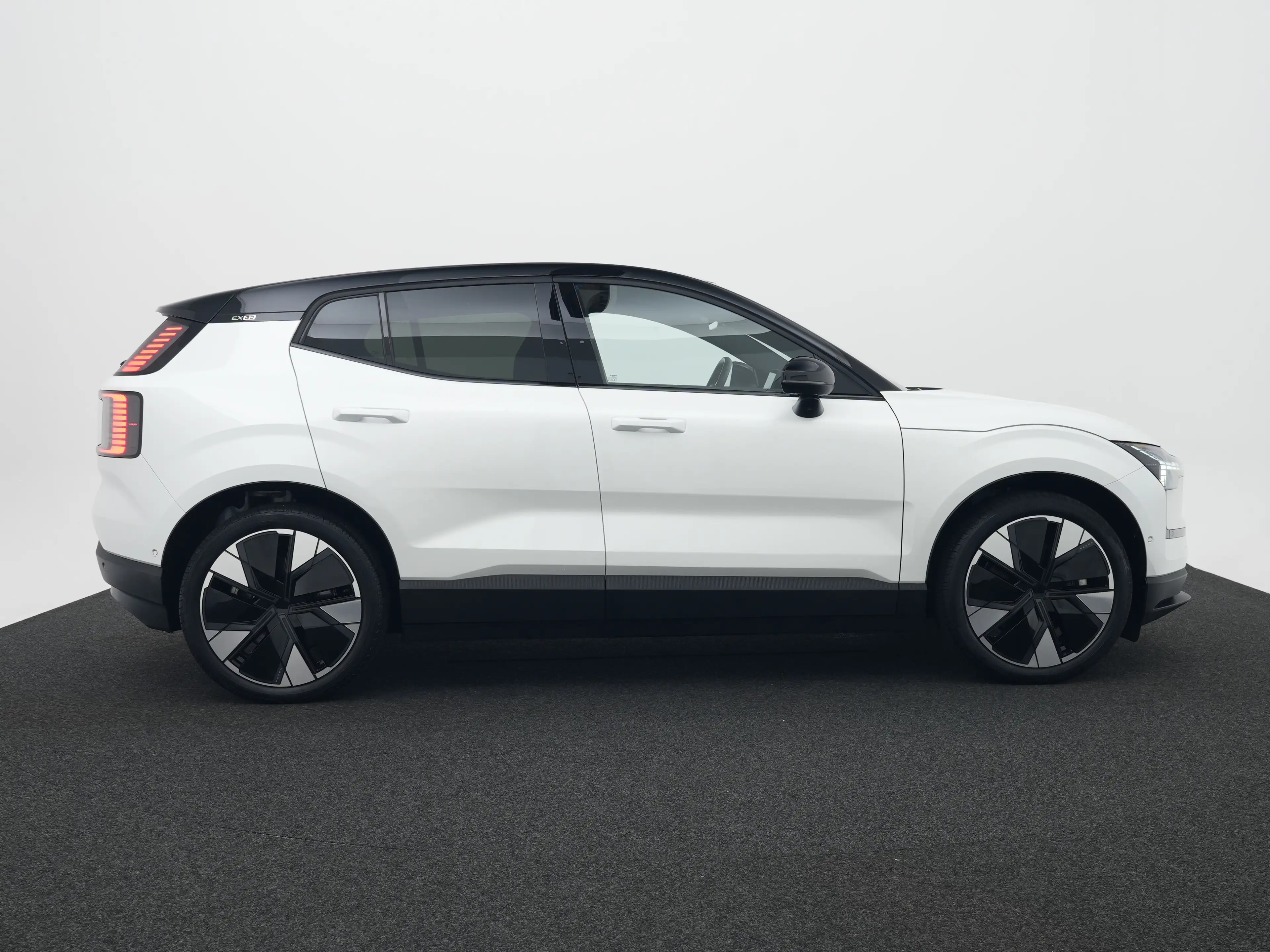 Volvo EX30 Twin Motor Performance Ultra 69 kWh | PANO | 20" | — photo 3