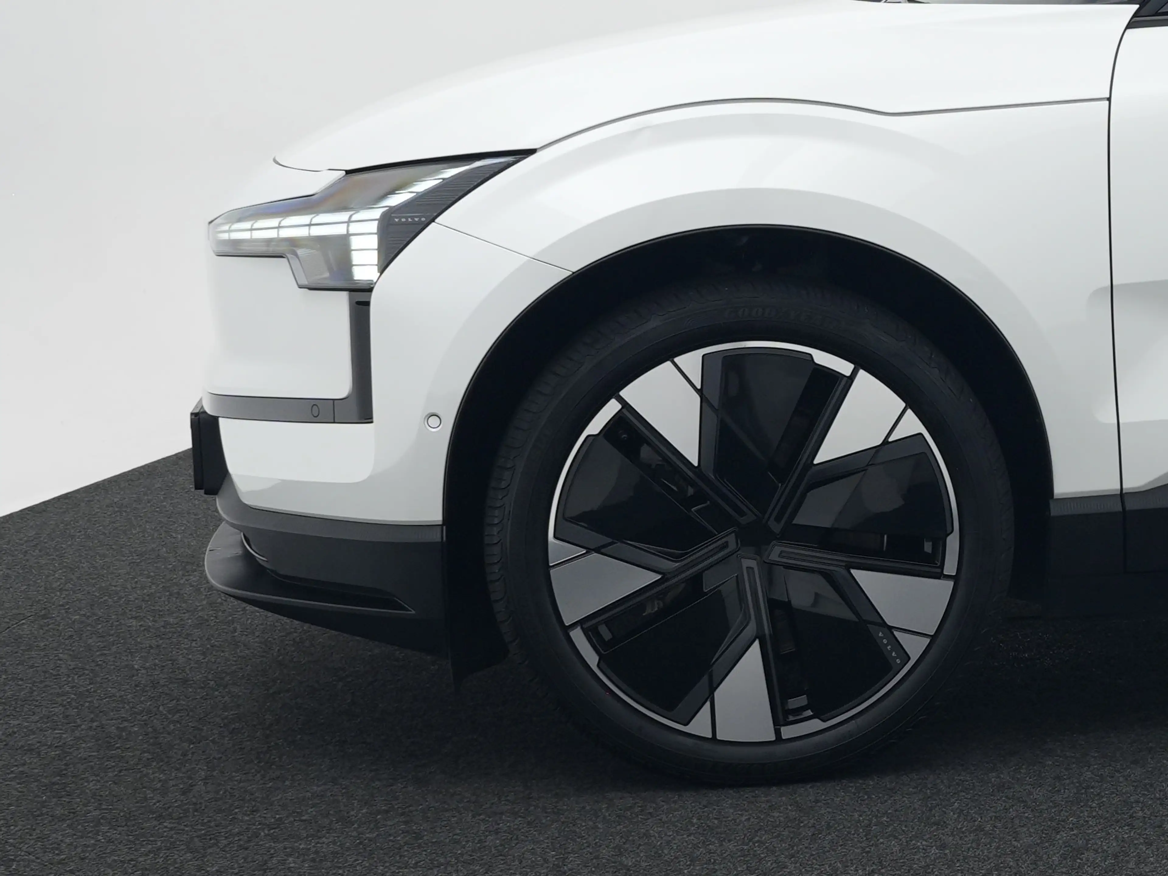 Volvo EX30 Twin Motor Performance Ultra 69 kWh | PANO | 20" | — photo 15