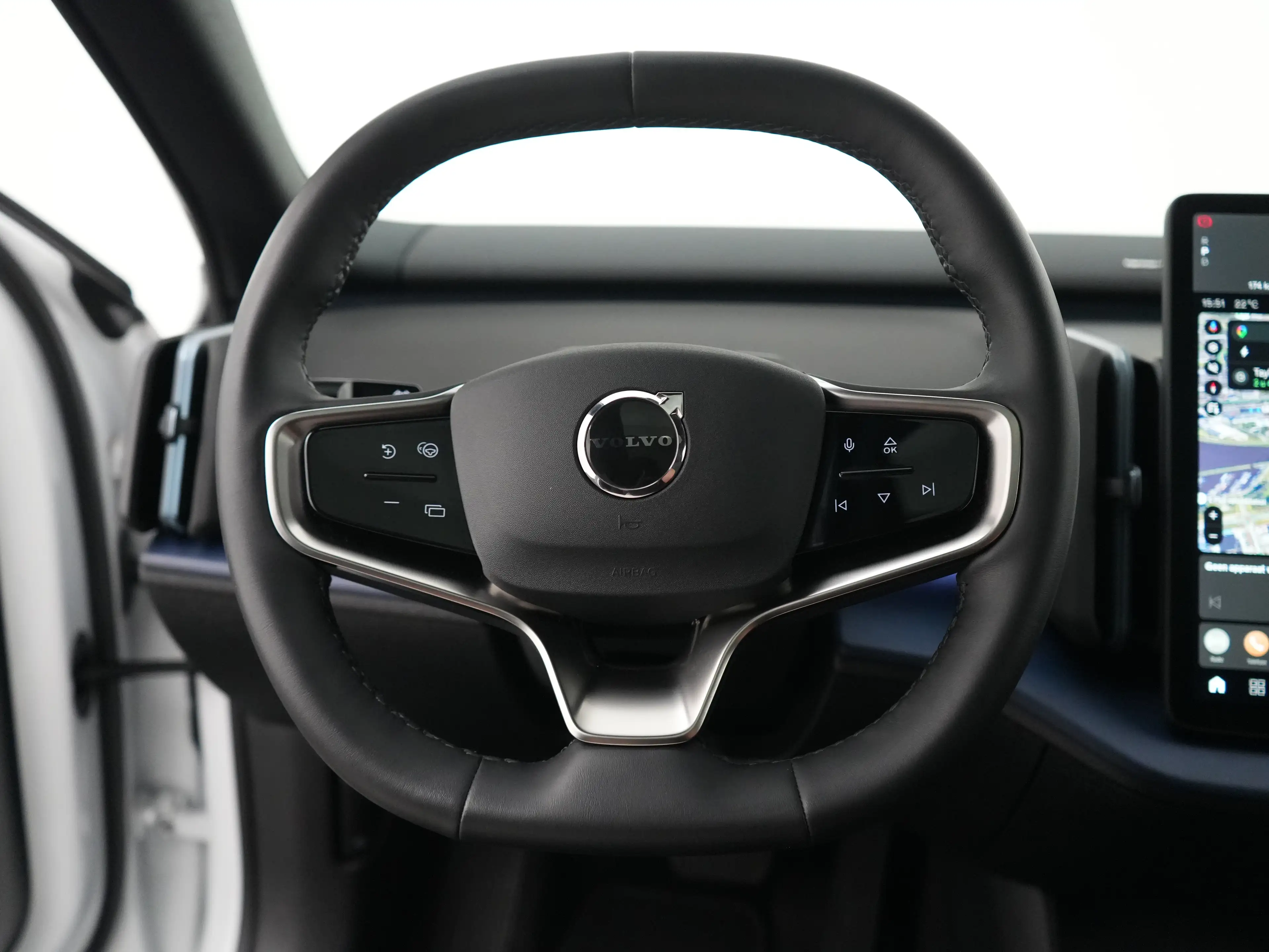 Volvo EX30 Twin Motor Performance Ultra 69 kWh | PANO | 20" | — photo 28