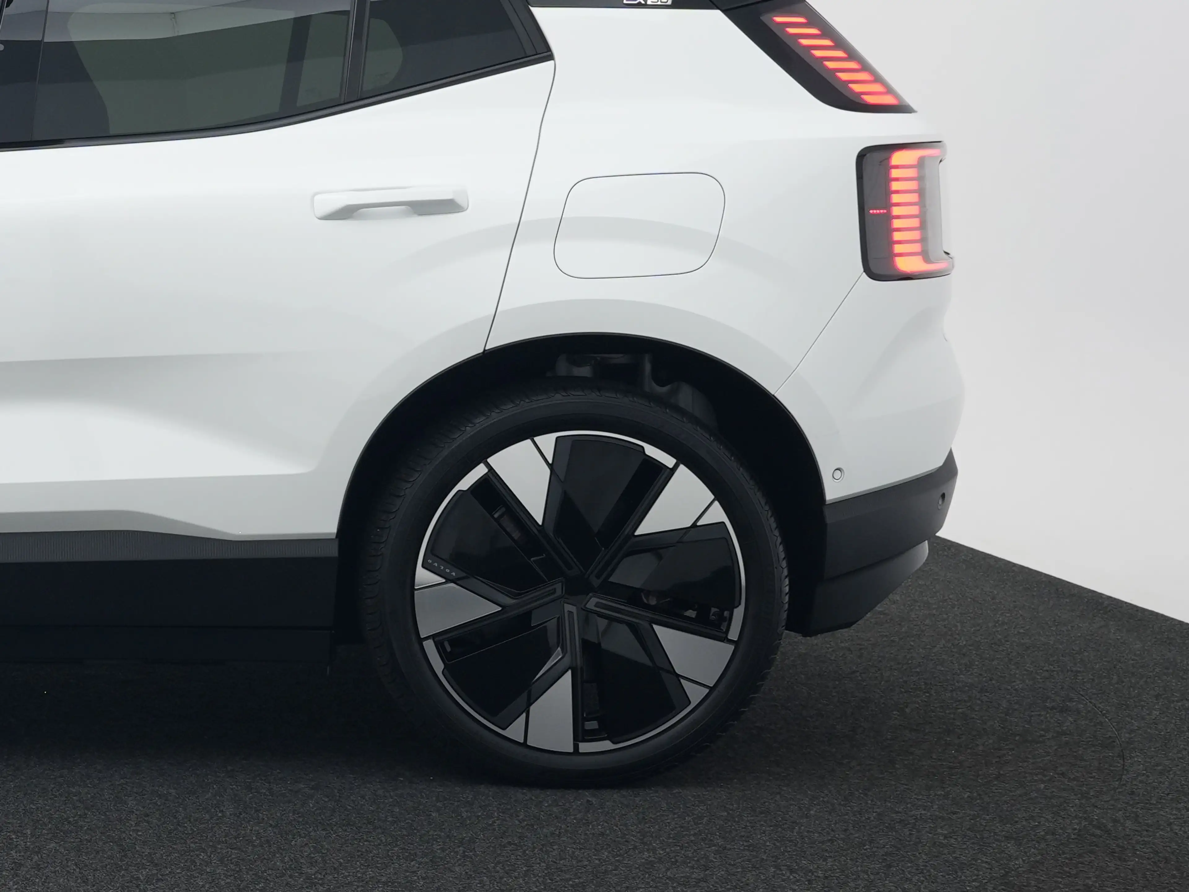 Volvo EX30 Twin Motor Performance Ultra 69 kWh | PANO | 20" | — photo 20