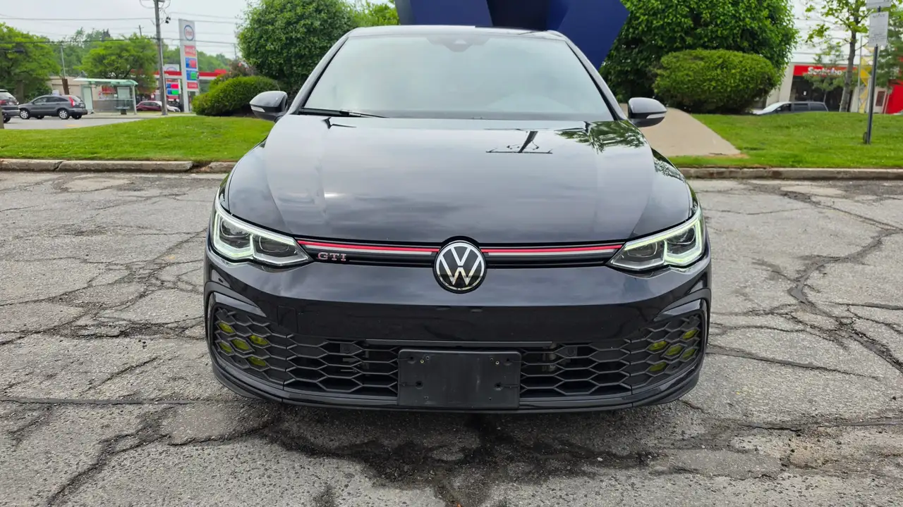Volkswagen Golf GTI снимка Volkswagen Golf GTI