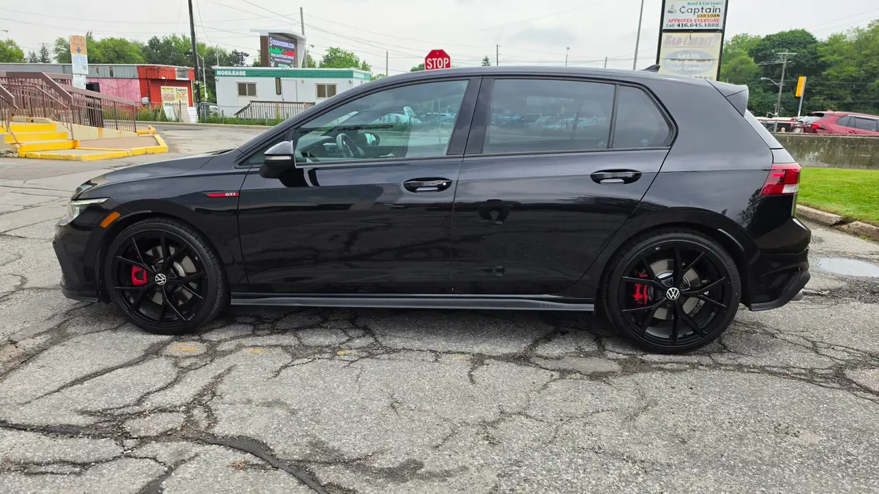 Volkswagen Golf GTI снимка Volkswagen Golf GTI