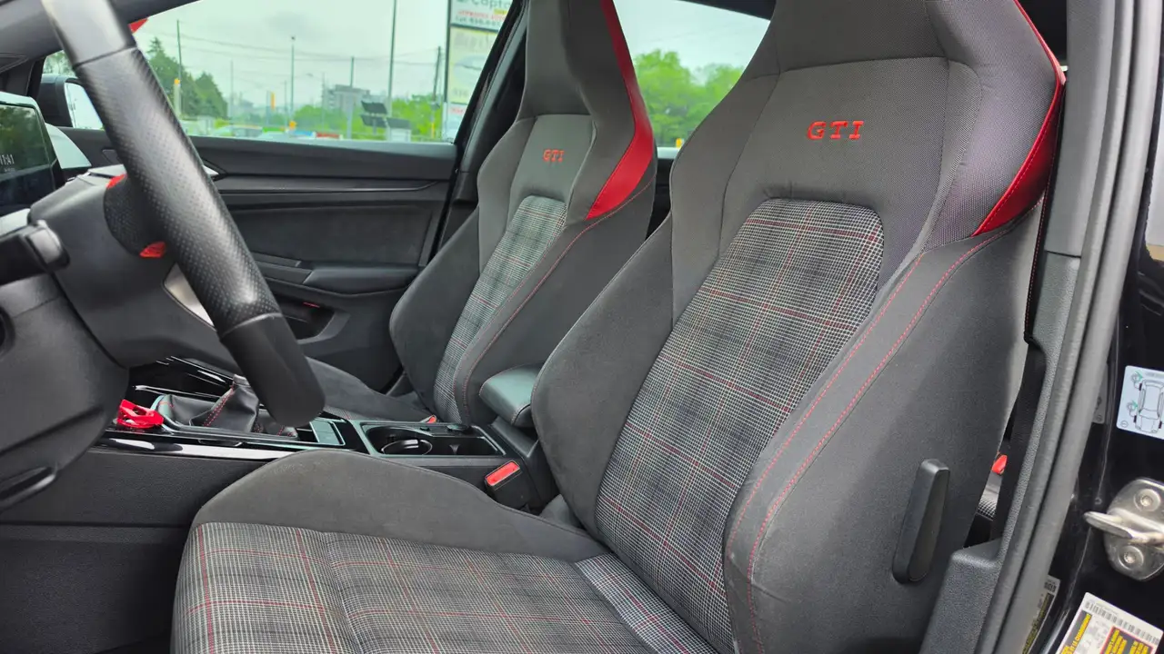 Volkswagen Golf GTI снимка Volkswagen Golf GTI