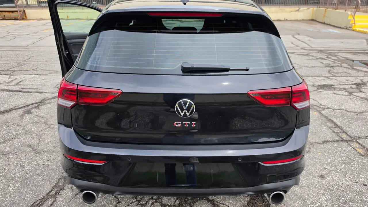 Volkswagen Golf GTI снимка Volkswagen Golf GTI