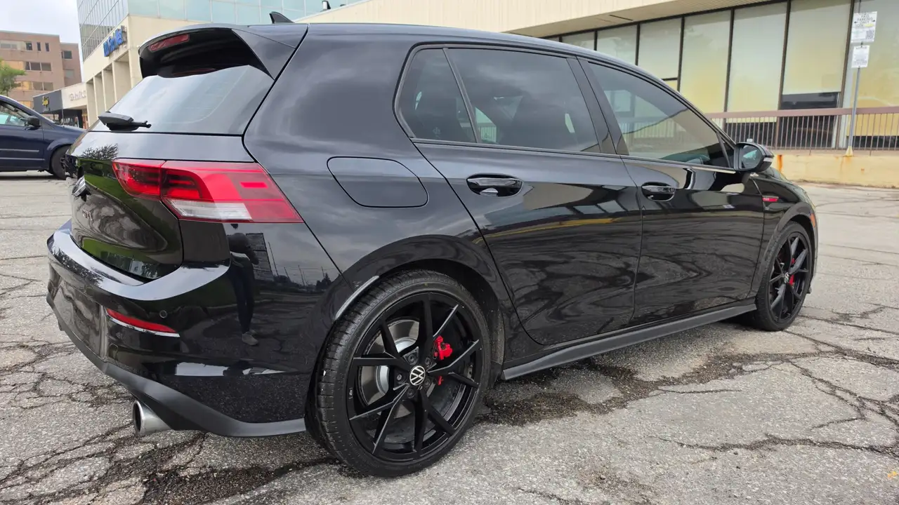Volkswagen Golf GTI снимка Volkswagen Golf GTI