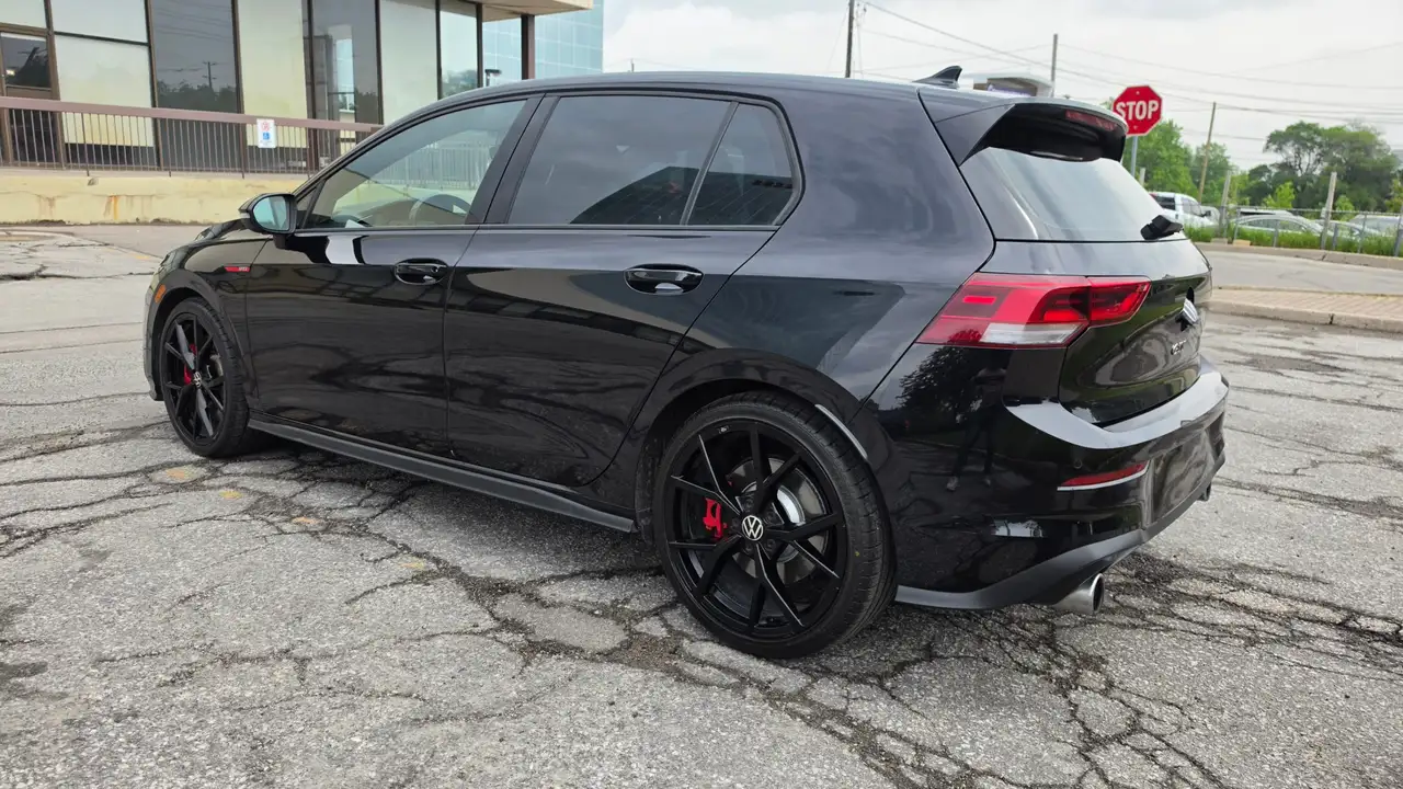Volkswagen Golf GTI снимка Volkswagen Golf GTI