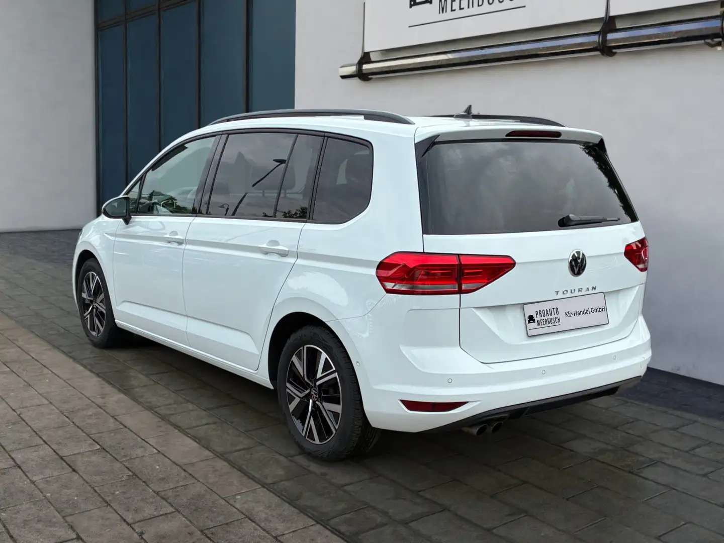 Volkswagen Touran Comfortline ADAPTLED/AHK/EASYOPEN/PANO/RFK Weiß - 2