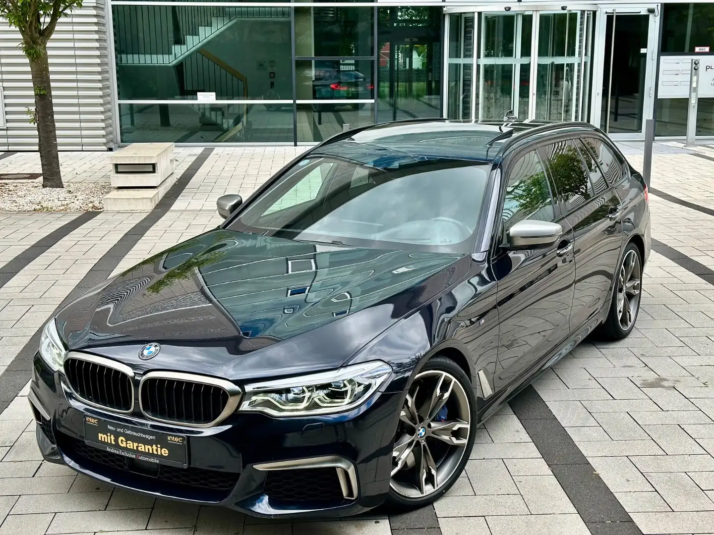 BMW 550 D xDrive Touring Panorama / AHK /  Harman K Schwarz - 1