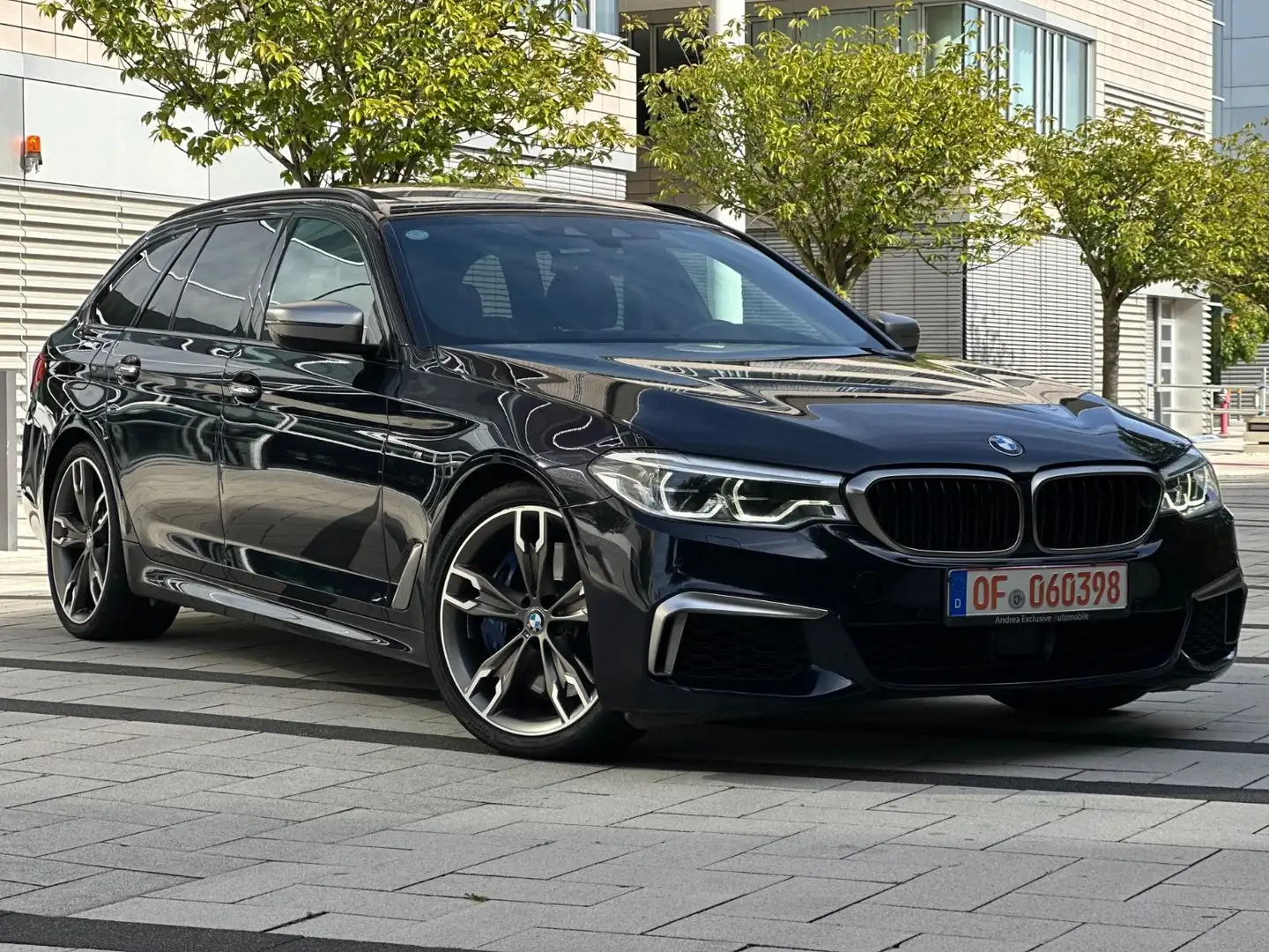 BMW 550 D xDrive Touring Panorama / AHK /  Harman K Schwarz - 2