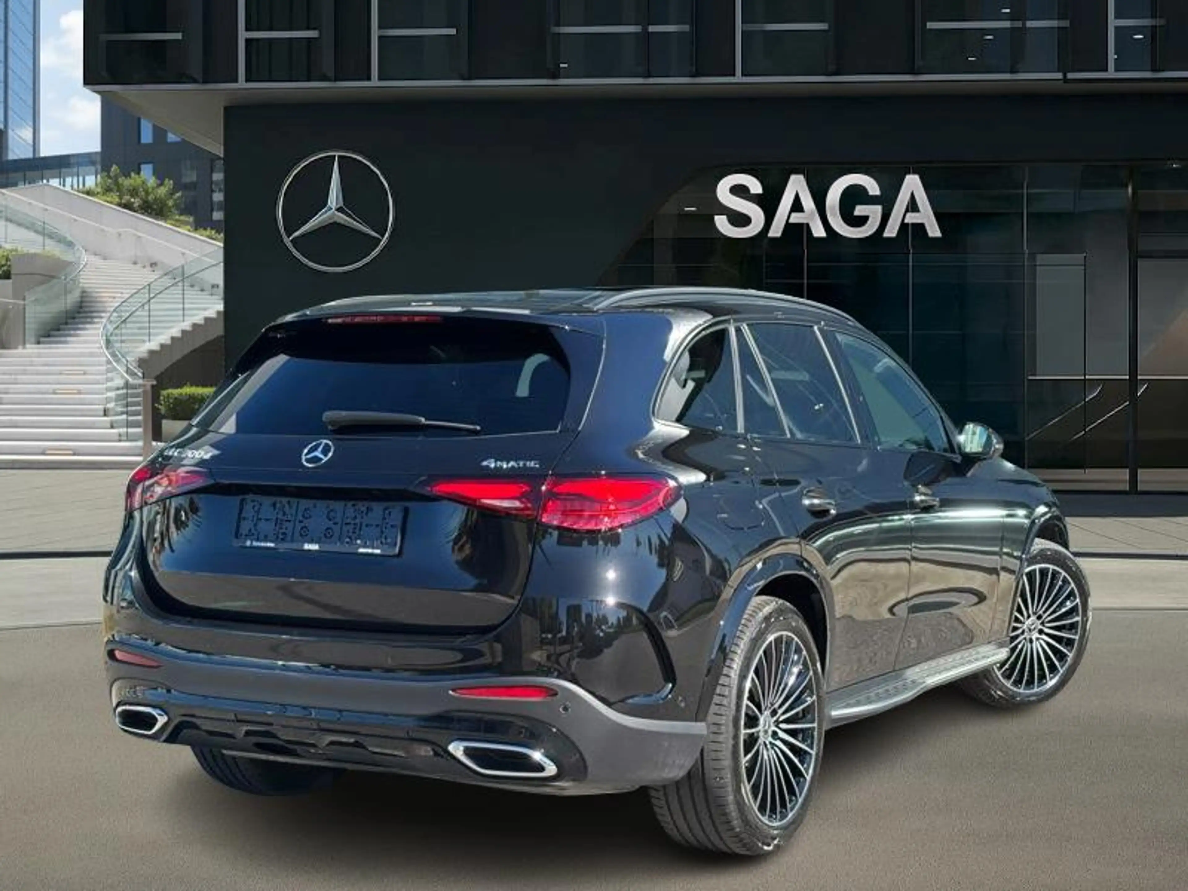 Mercedes-Benz GLC 300 d 4M AMG Pack Night Pano Attelage Burmester — photo 2