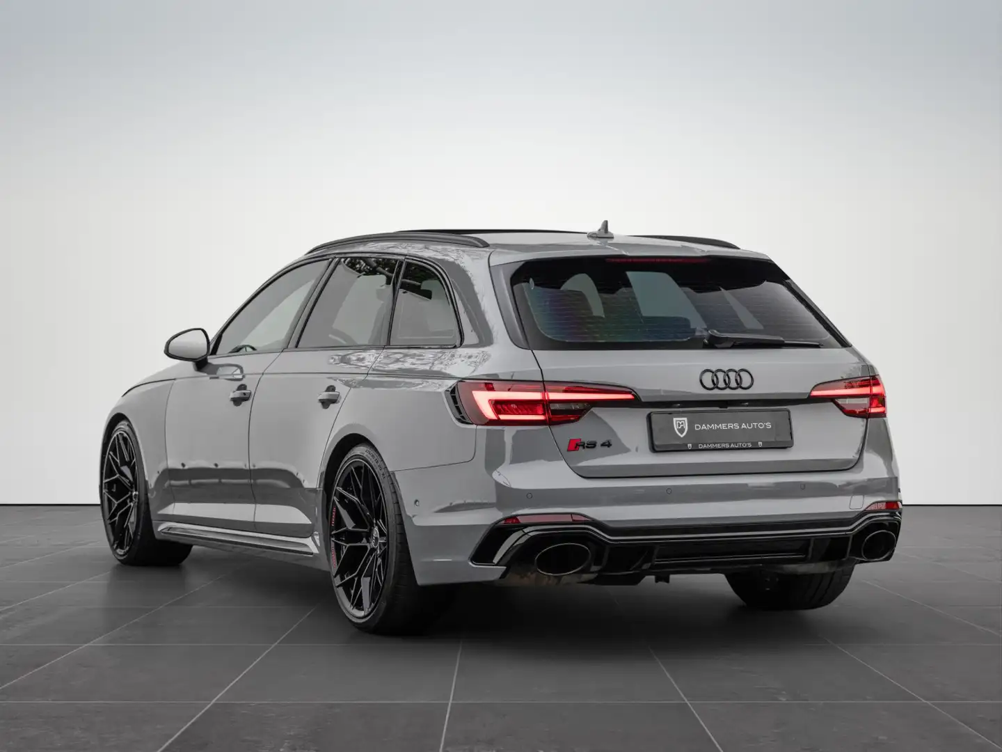 Audi RS4 Avant 2.9 TFSI 450pk Quattro Pano HuD B&O 20'' ACC Grijs - 2