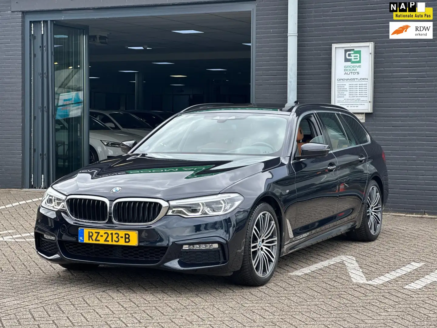 BMW 520 5-serie Touring 520i High Executive/M-PAKKET/2E EI Schwarz - 1