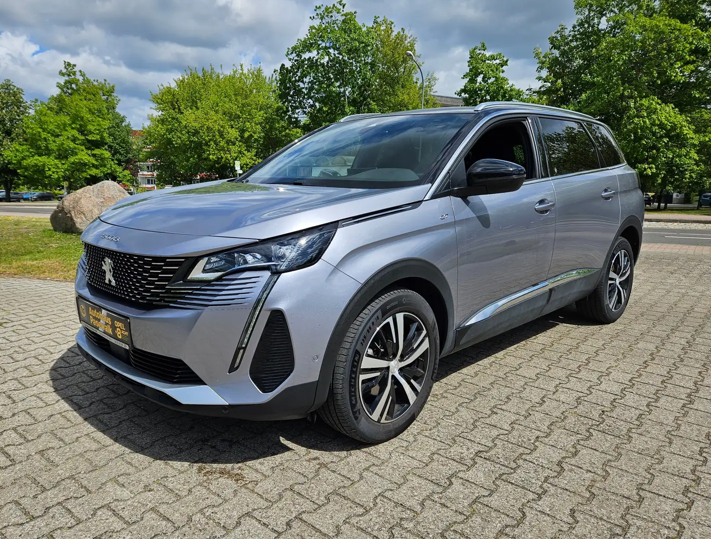 Peugeot 5008 GT AT NAVI Full-LED 7-Sitzer e.Heckkl. ACC Totwi. Grau - 1