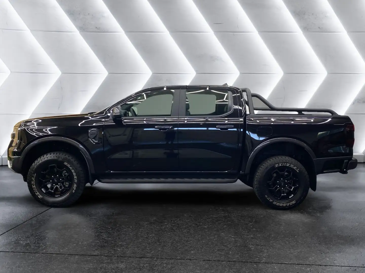 Ford Ranger 2,0L **TREMOR** mit Rollo u. Standheizung Schwarz - 2