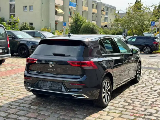 Volkswagen Golf view 4