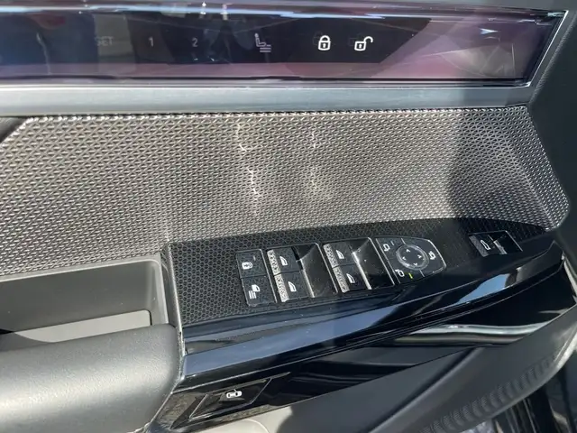 BMW I7 view 10