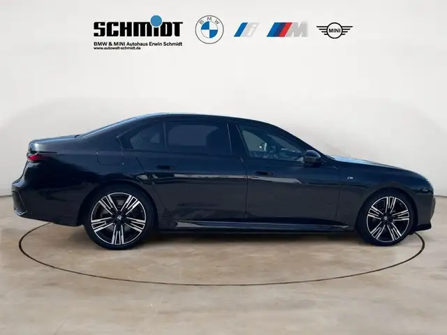 BMW I7 view 8