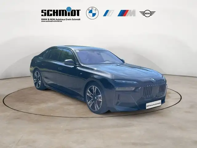 BMW I7 view 9