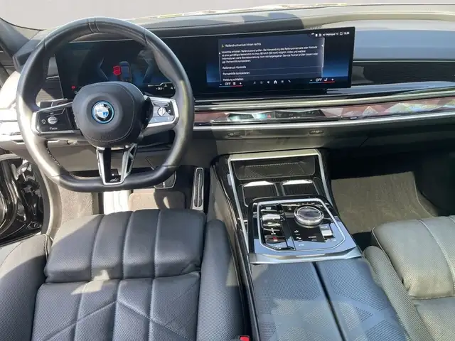 BMW I7 view 12