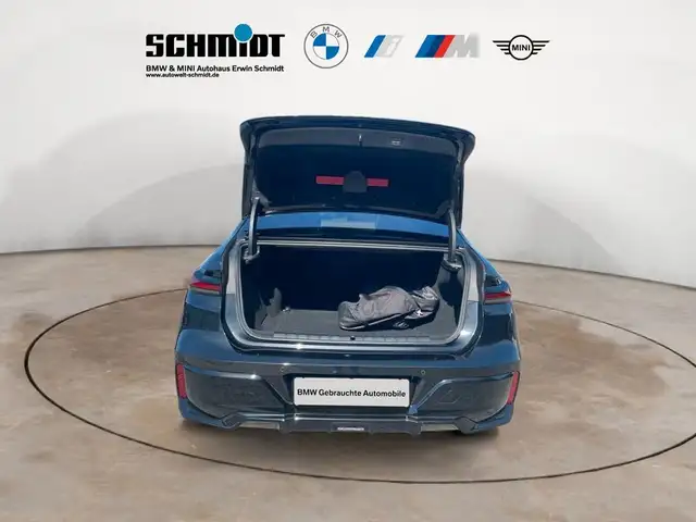 BMW I7 view 6