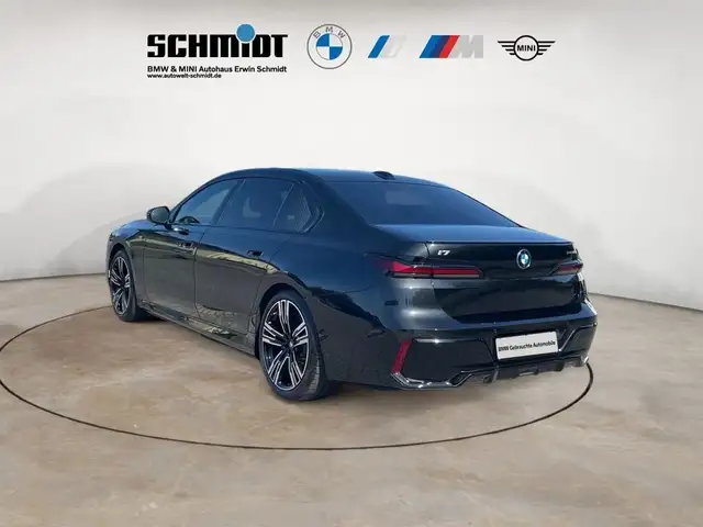 BMW I7 view 5