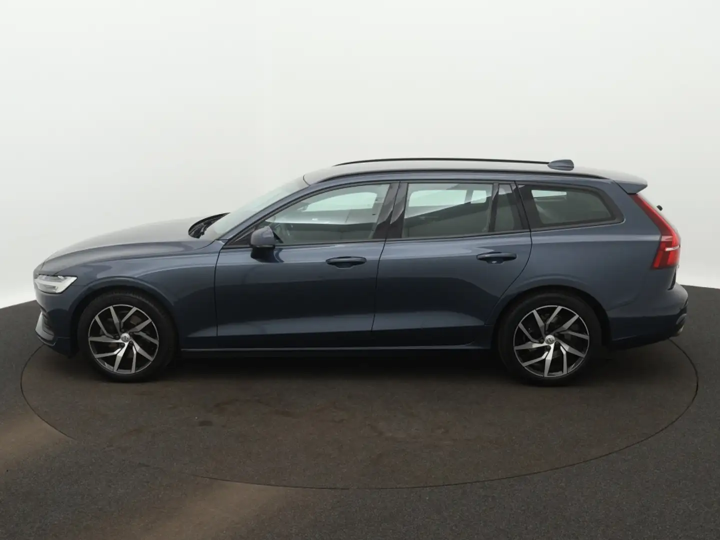 Volvo V60 2.0 T4 Momentum | Stoelverwarming | Trekhaak Blauw - 2