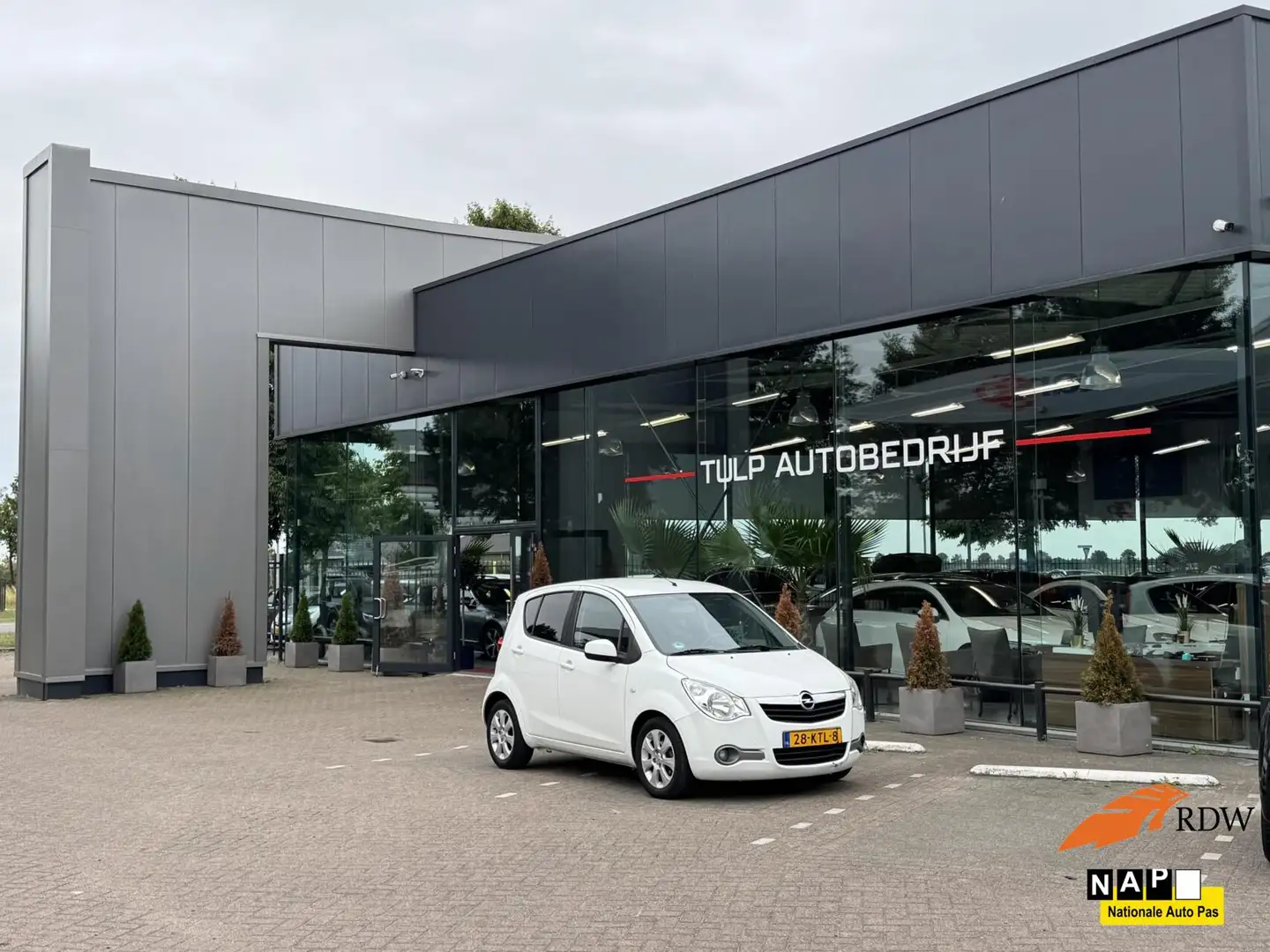 Opel Agila 1.2 Edition 2010 Aico Lager geluid in de bak Wit - 1