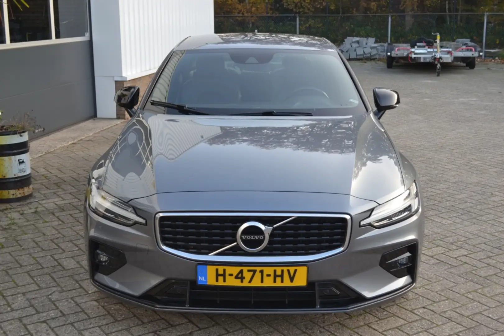 Volvo S60 2.0 T4 R-Design BTW Grijs - 2