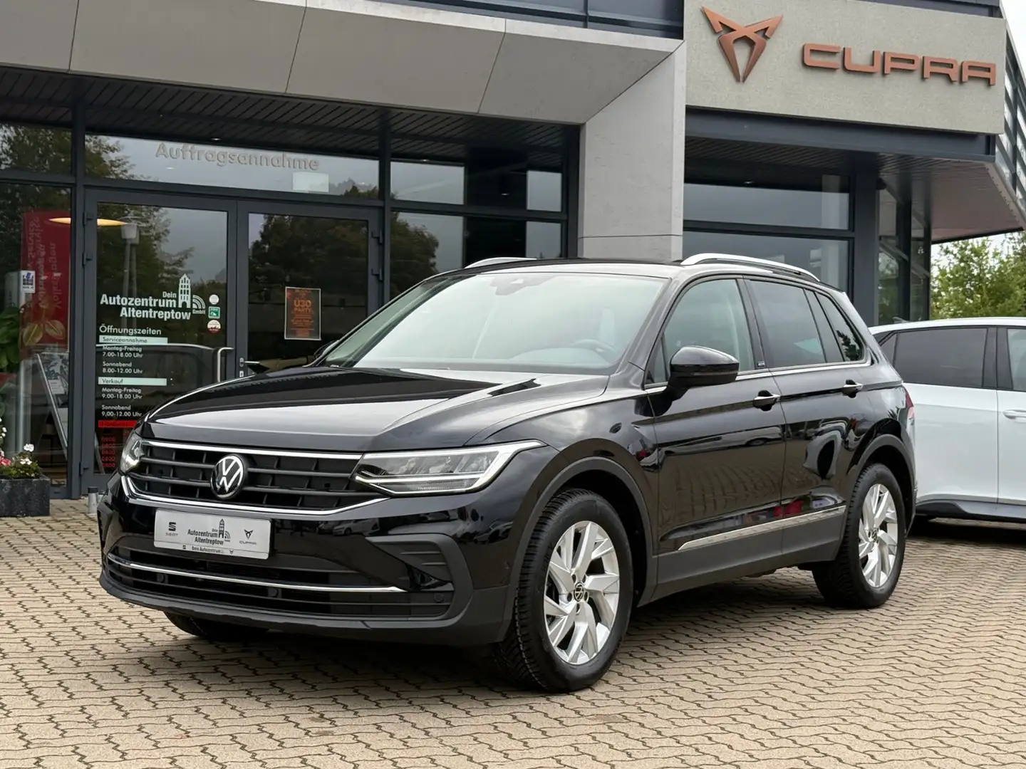 Volkswagen Tiguan Active 1.5 TSI Schwarz - 2