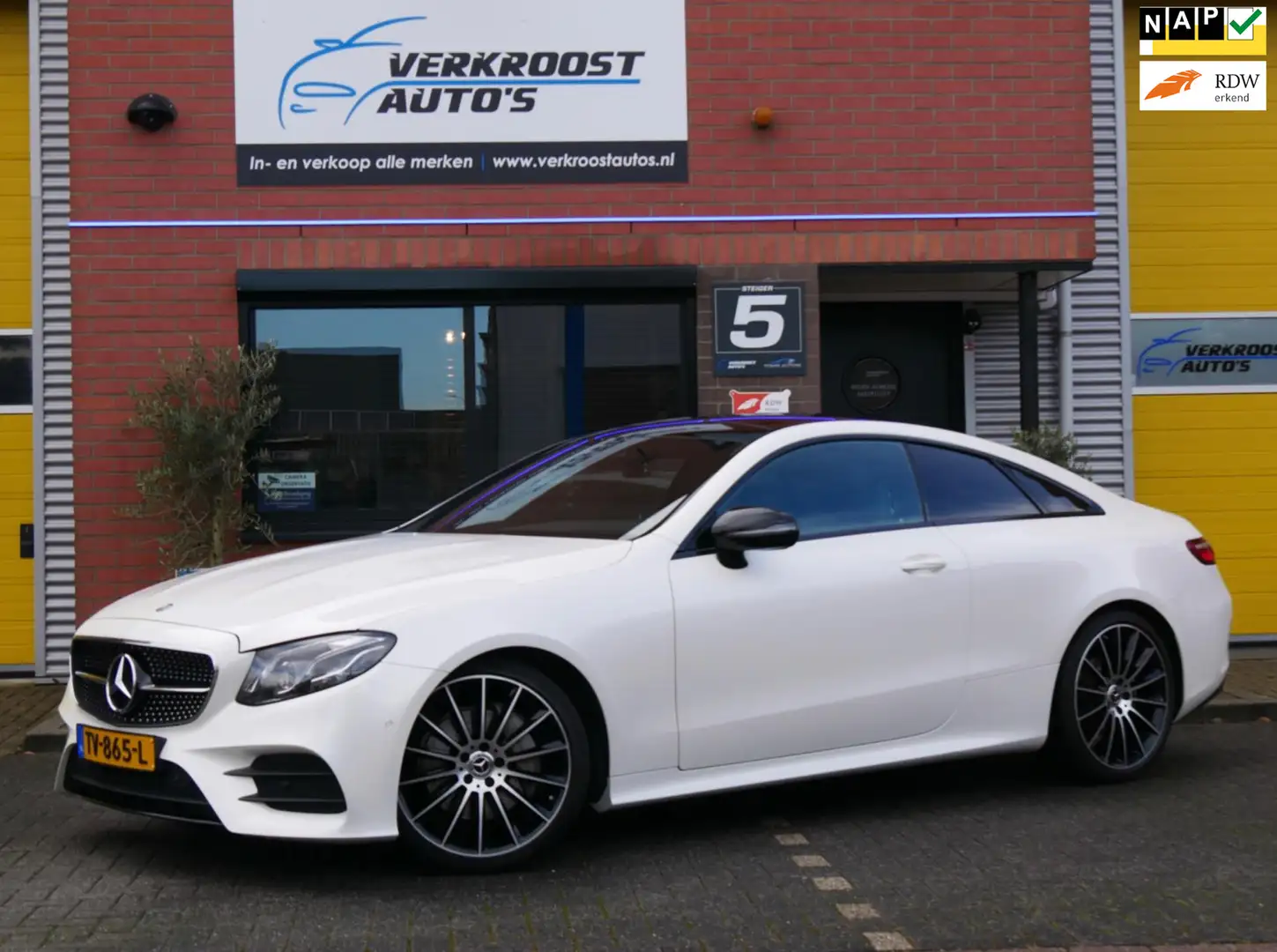 Mercedes-Benz E 200 Coupé Premium amg BTW. facelift. pano. widescreen. Weiß - 1