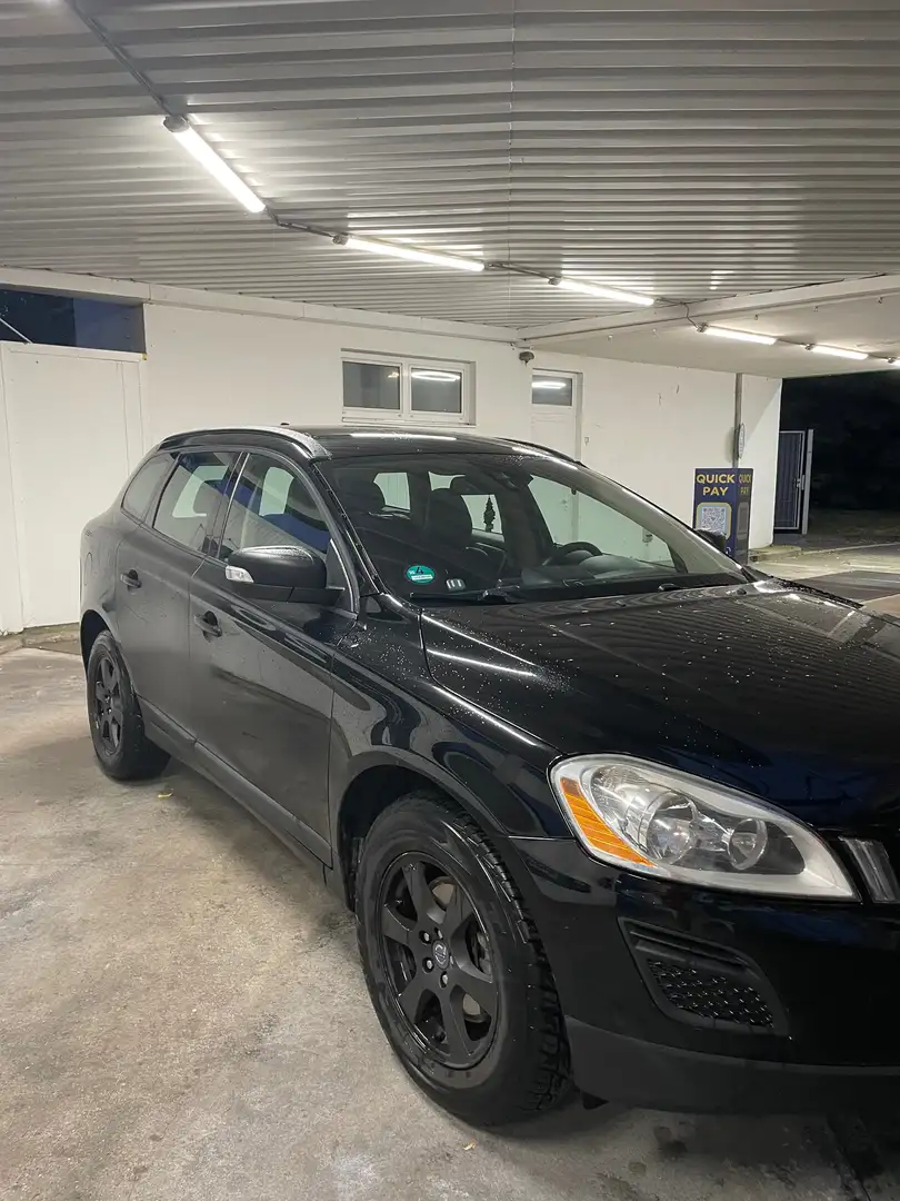 Volvo XC60 XC60 D3 AWD Momentum Schwarz - 1