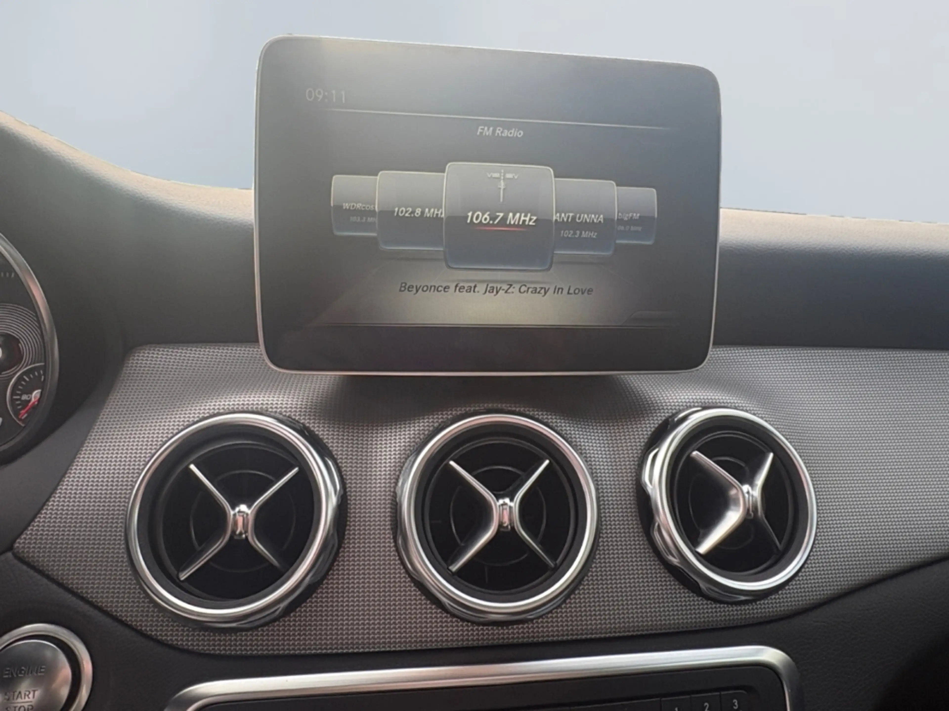 Mercedes-Benz GLA 220 4Matic*Pano*360°*LED*Night*AHK*Keyless*Memory* — photo 14