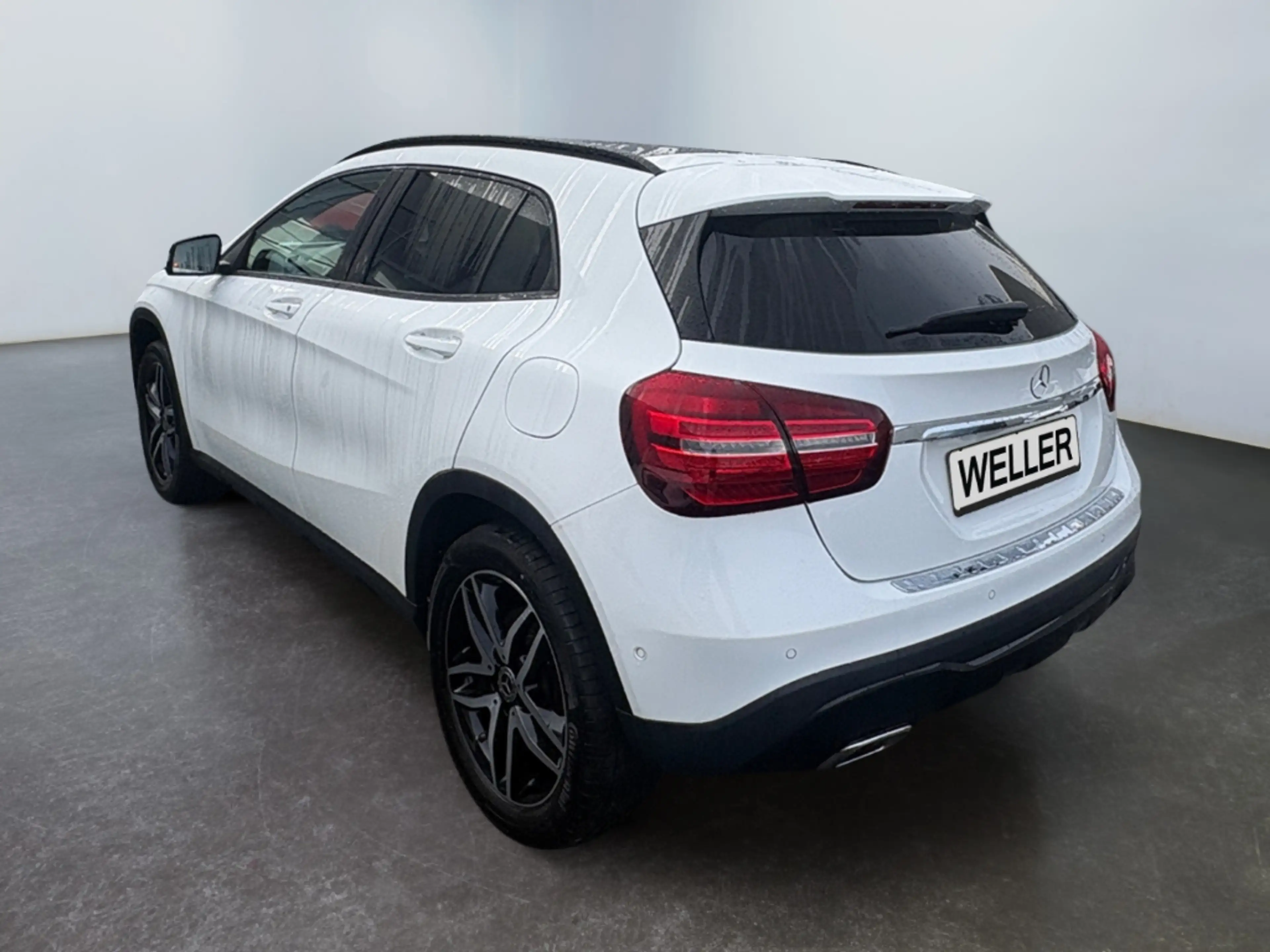 Mercedes-Benz GLA 220 4Matic*Pano*360°*LED*Night*AHK*Keyless*Memory* — photo 7
