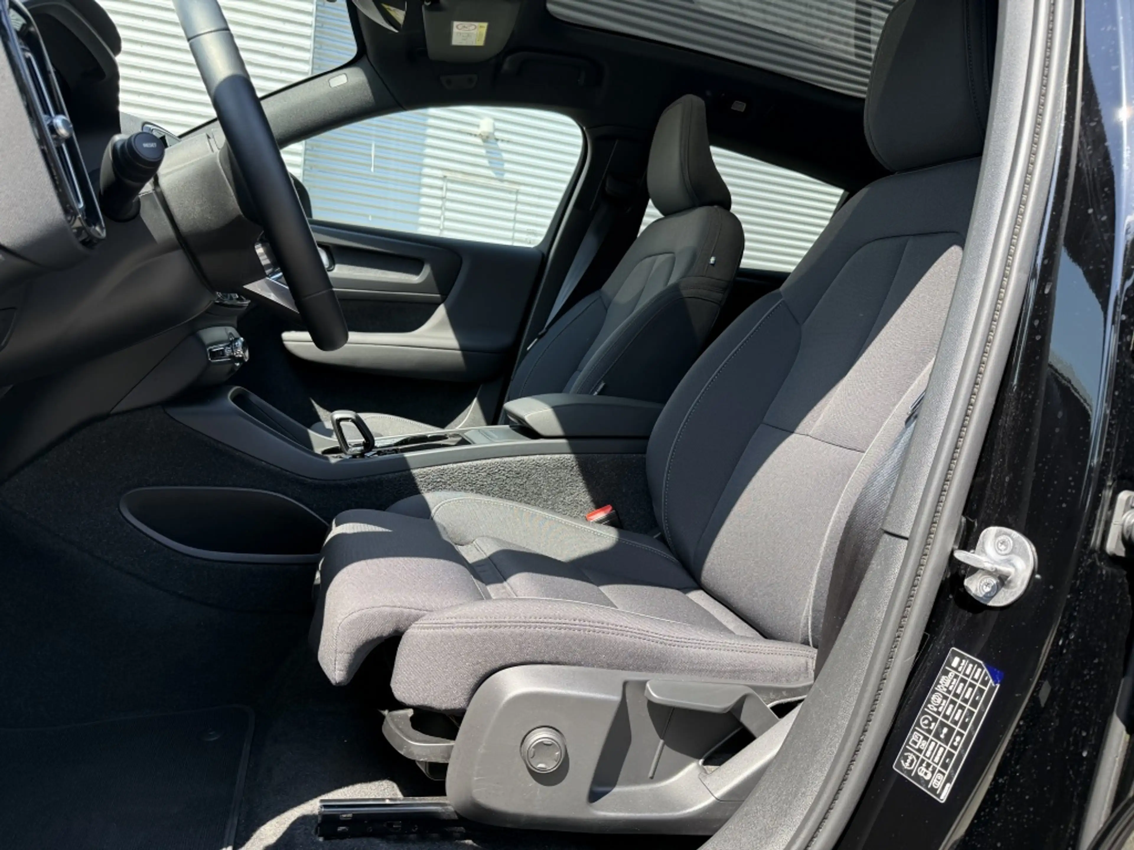 Volvo C40 Plus 69 kWh | Achteruitrijcamera | Panoramisch dak — photo 9