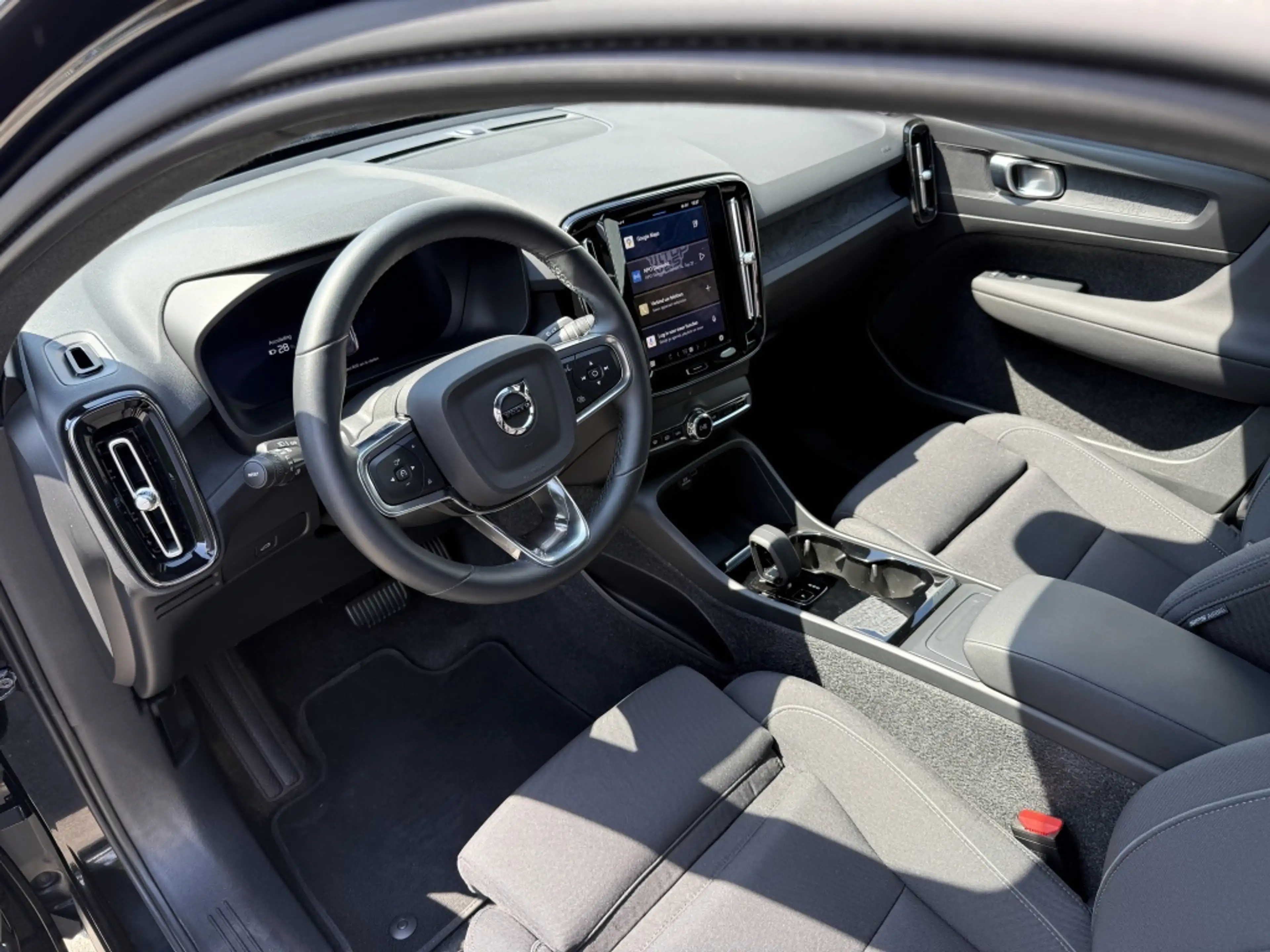 Volvo C40 Plus 69 kWh | Achteruitrijcamera | Panoramisch dak — photo 10