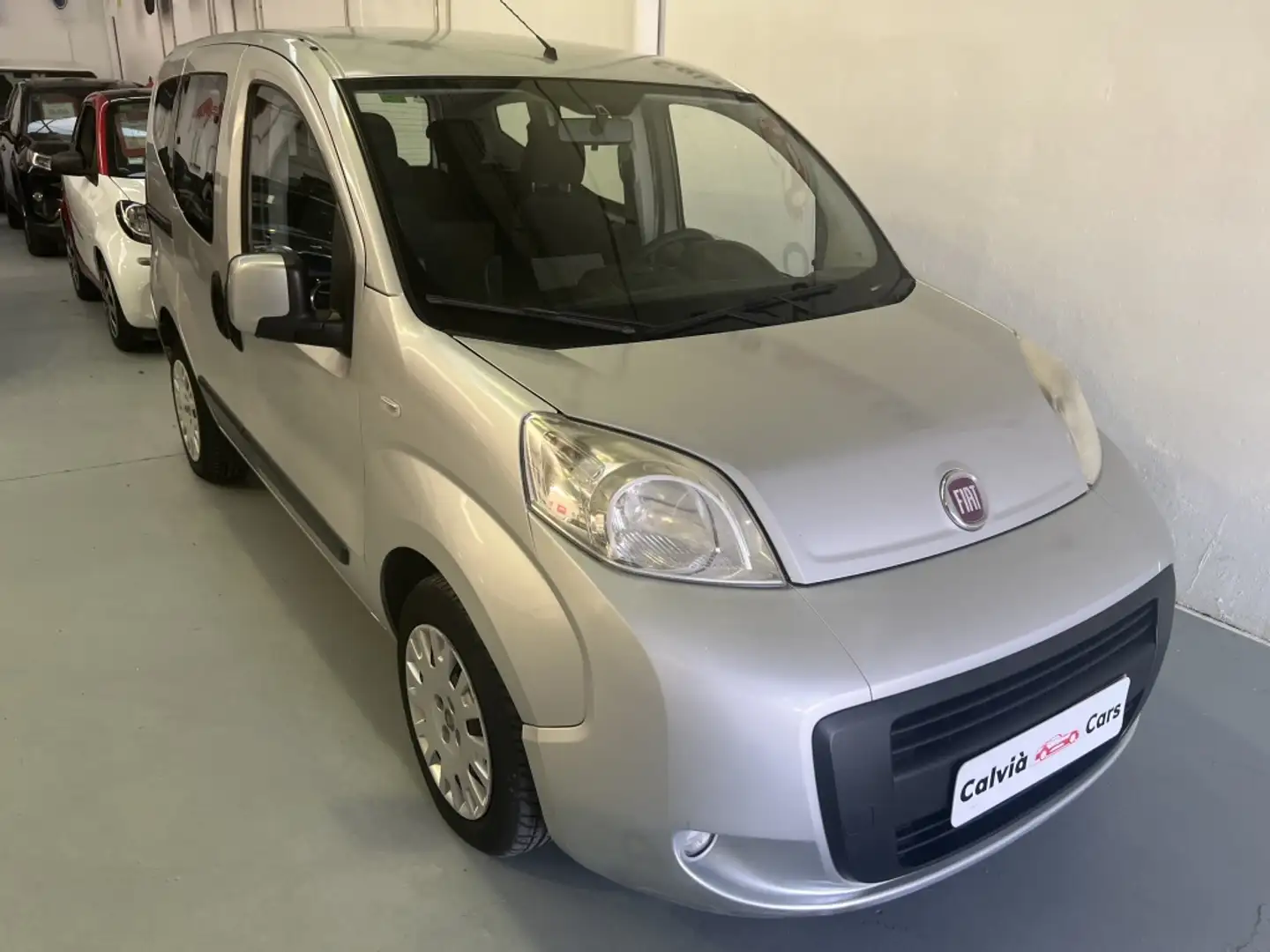 Fiat Qubo Familiar Automático de 5 Puertas Gris - 1