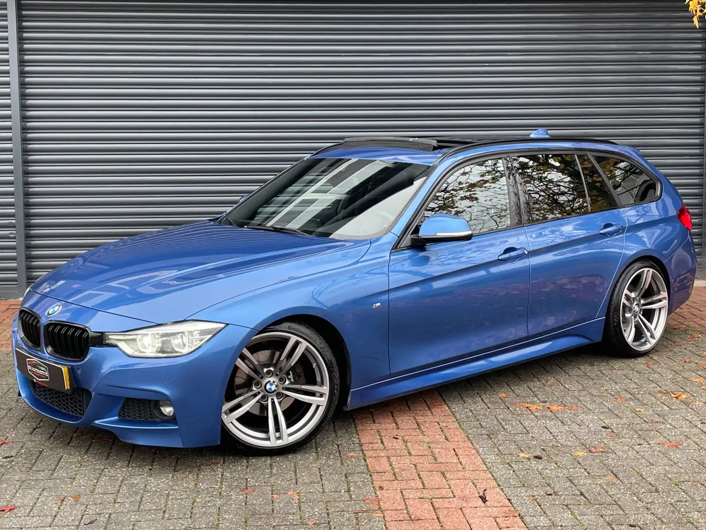 BMW 320 3-serie Touring 320d M Sport Pano | Aut | Leer | N Blauw - 2