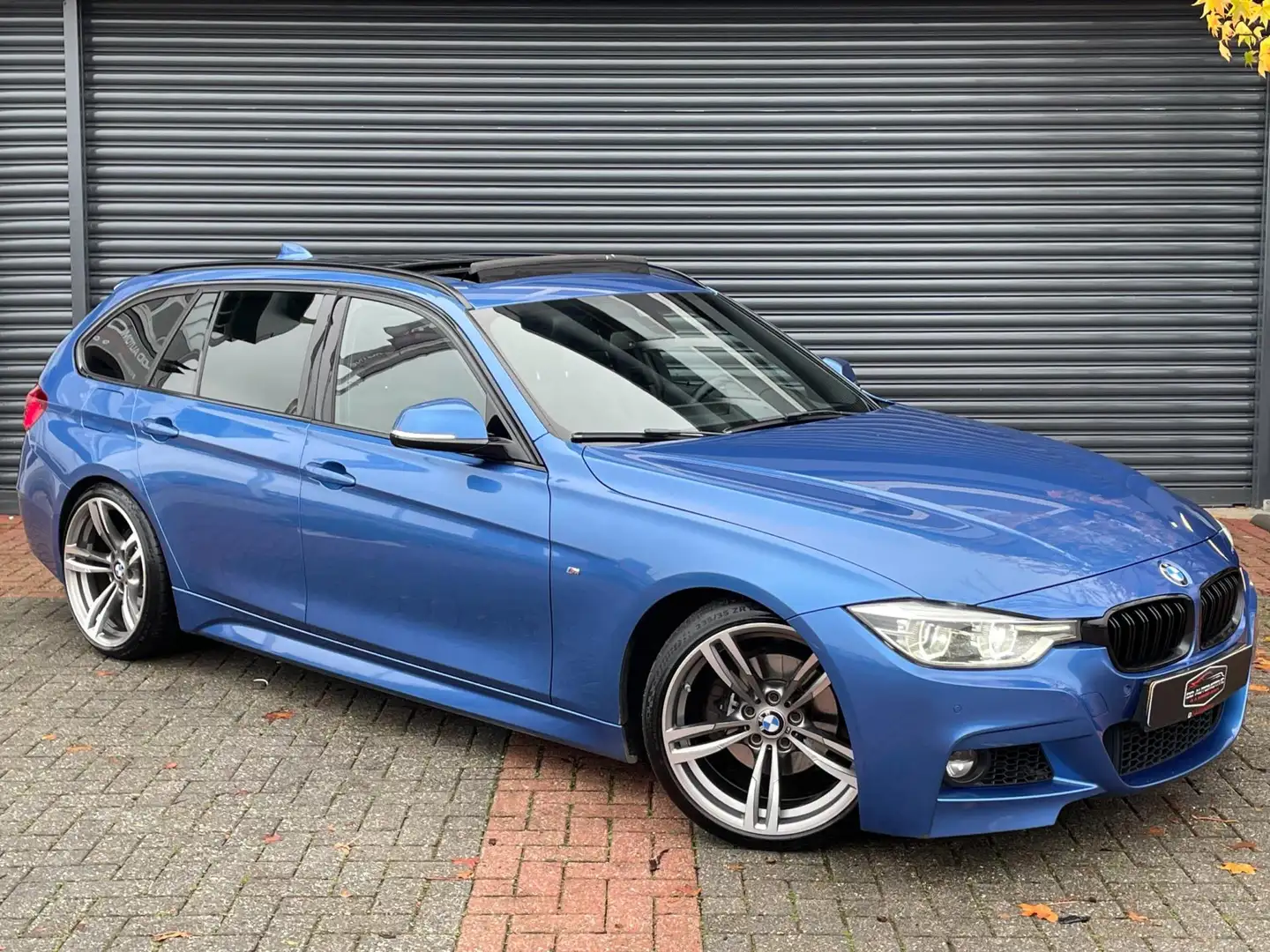 BMW 320 3-serie Touring 320d M Sport Pano | Aut | Leer | N Blauw - 1
