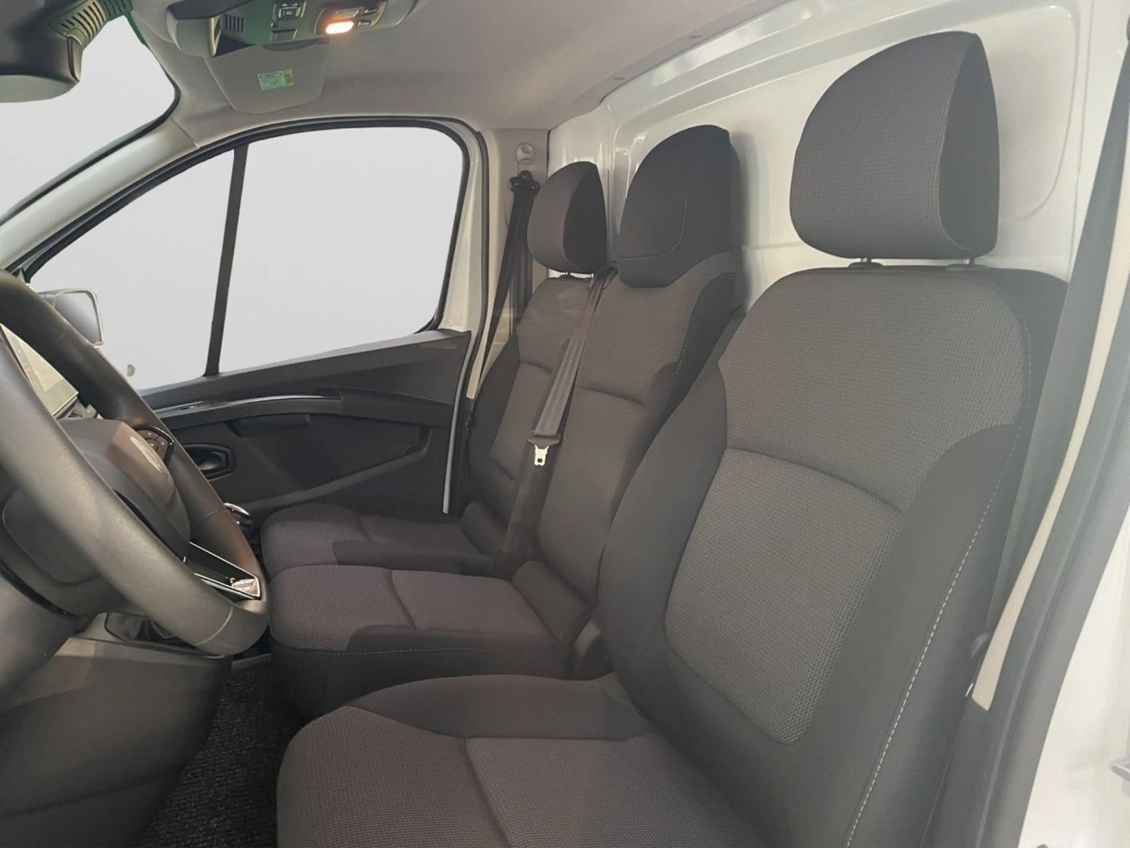 Renault Trafic Komfort L1H1 3,0t Blue dCi 130*LAGER* — photo 8
