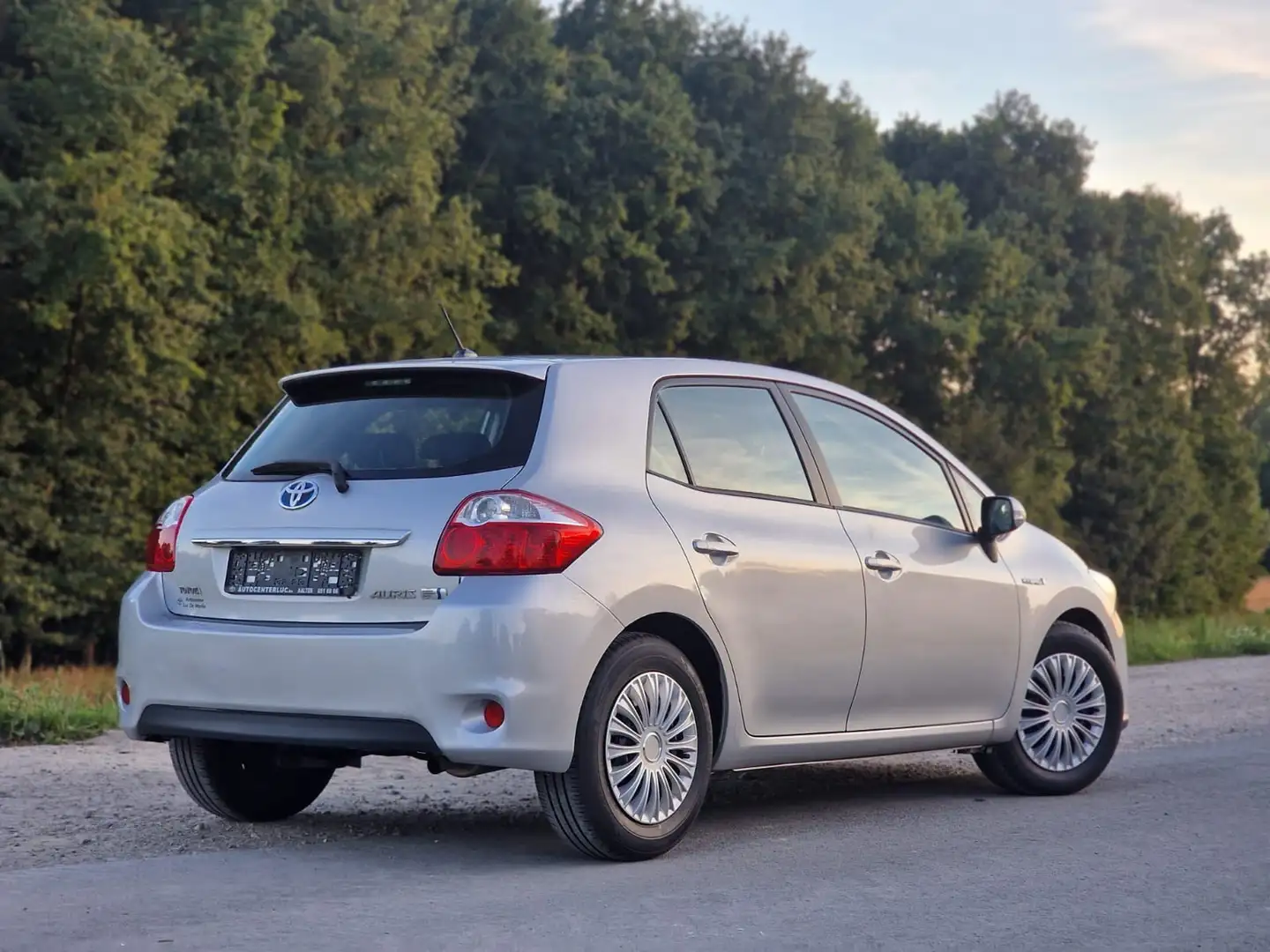 Toyota Auris Toyota Auris 1.8 Hybrid / Benzine 144dkm GEKEURD - 2