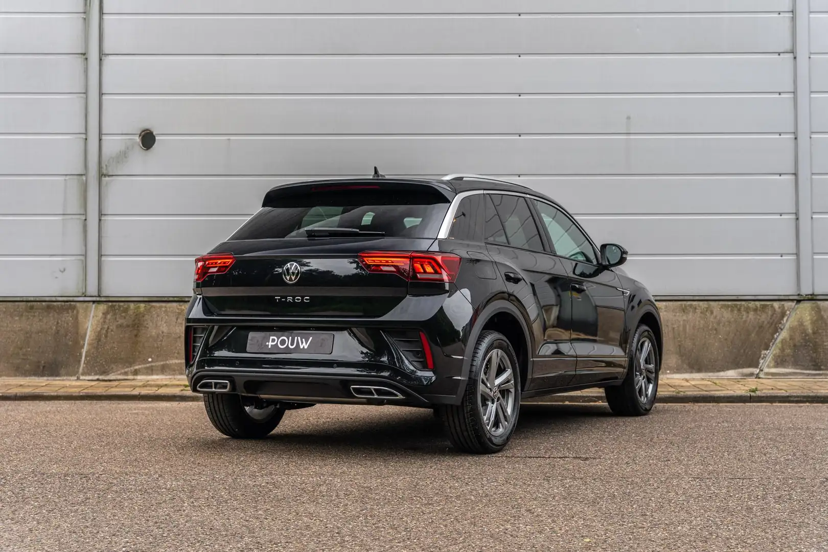 Volkswagen T-Roc 1.5 TSI 150pk R-Line Edition | 17" Velgen | LED-Pl Zwart - 2