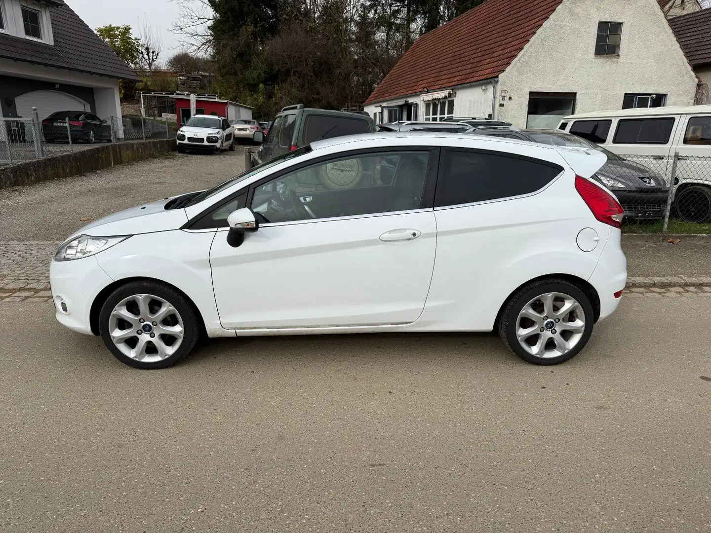 Ford Fiesta Titanium, 1.6, 120 PS Weiß - 2