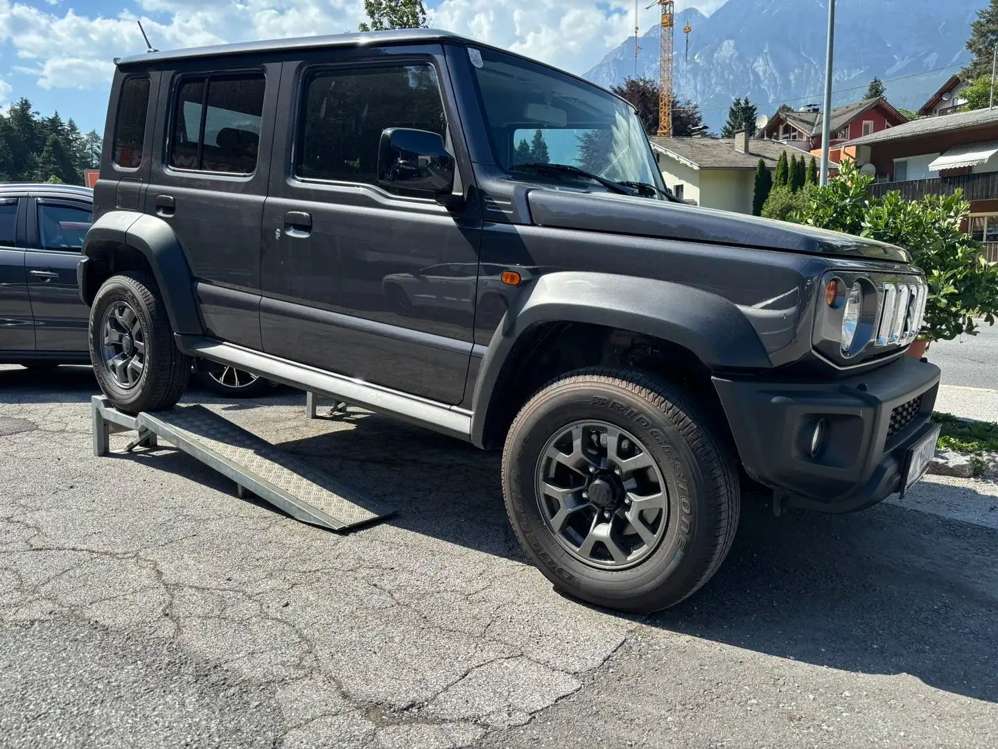 Suzuki Jimny 1,5 VVT Allgrip Flash Aut. 5-Türer Grau - 2
