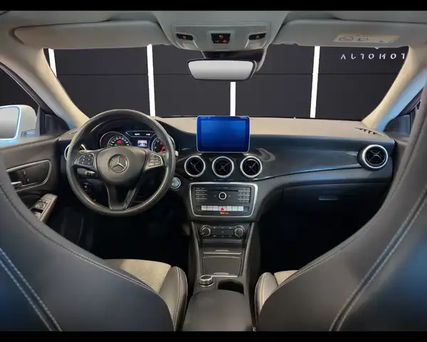 Mercedes-Benz CLA view 13