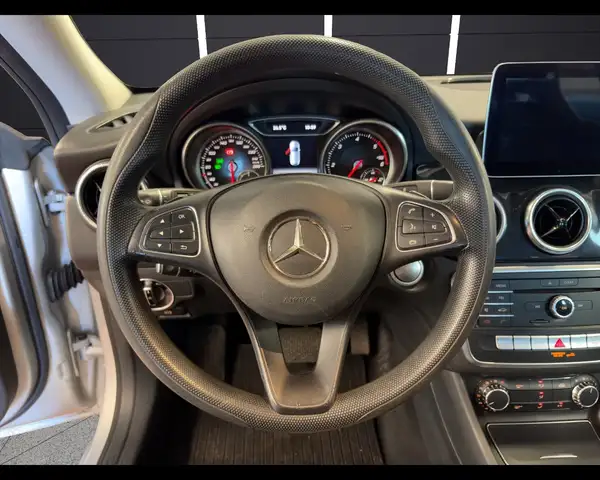 Mercedes-Benz CLA view 11