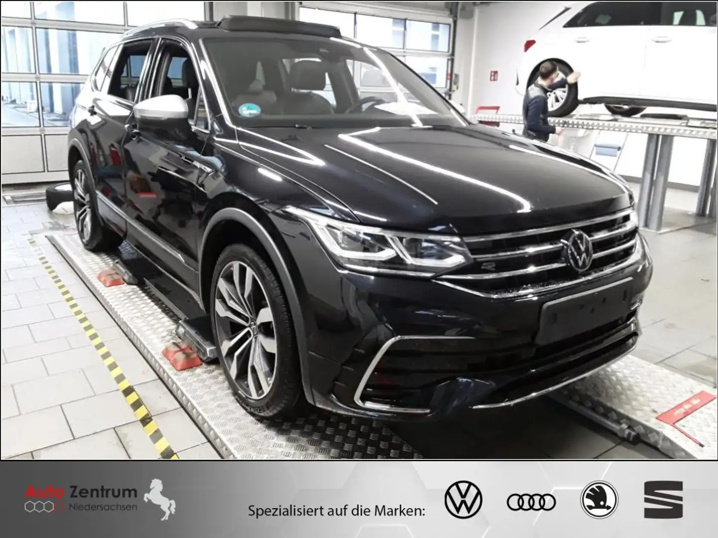 Volkswagen Tiguan Allspace 2.0 TDI 4M R-Line 7-Sitzer Harman-Kardon Schwarz - 2