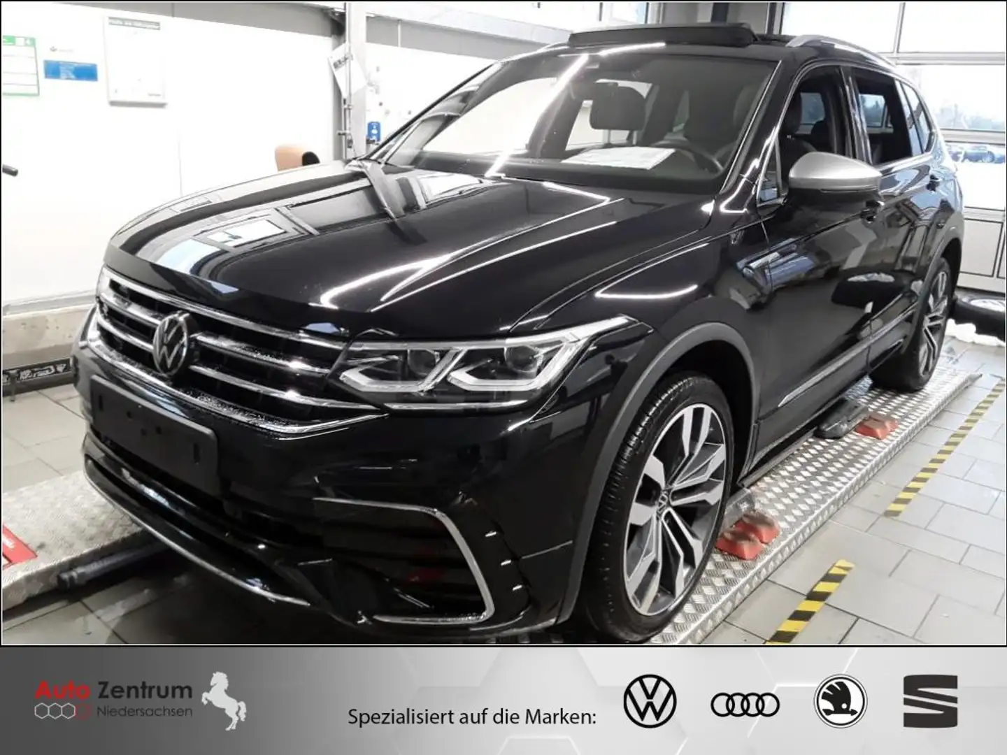 Volkswagen Tiguan Allspace 2.0 TDI 4M R-Line 7-Sitzer Harman-Kardon Schwarz - 1