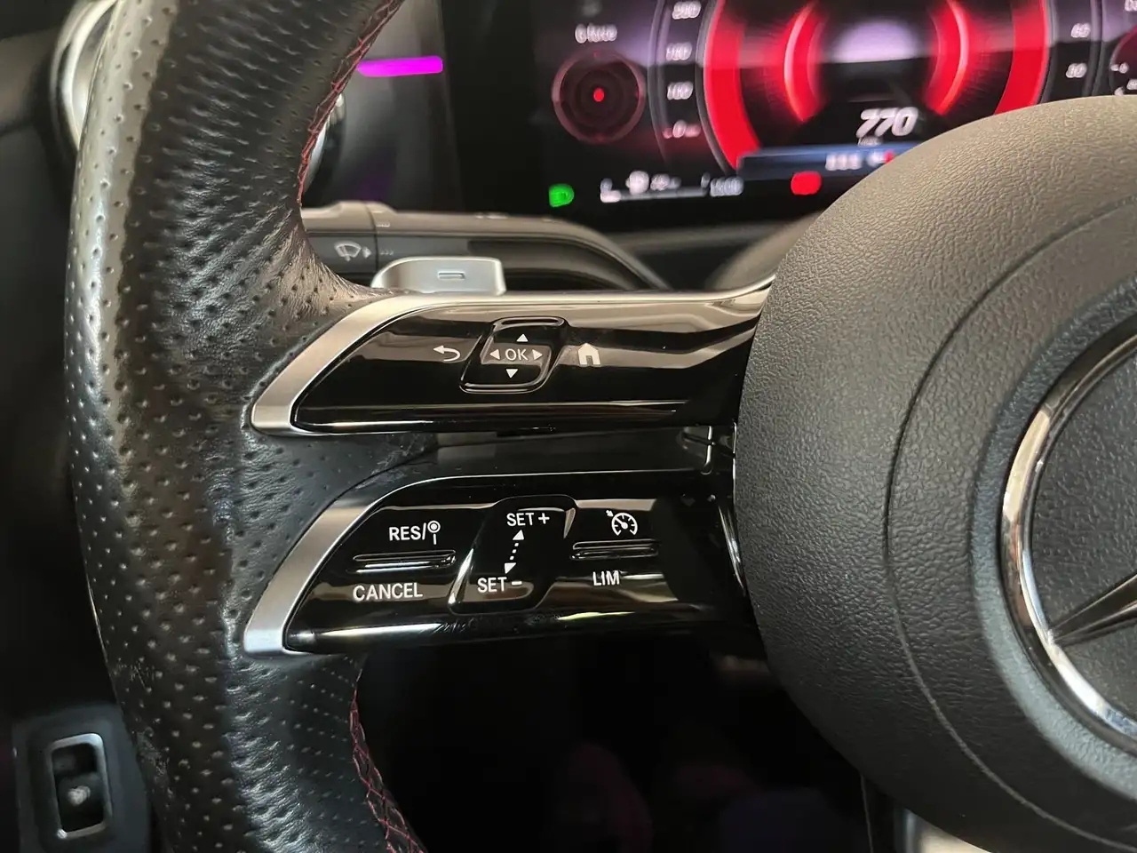 Mercedes-Benz A-Class A 180 d Sedan Automatic AMG Line Premium, миниатюра 24