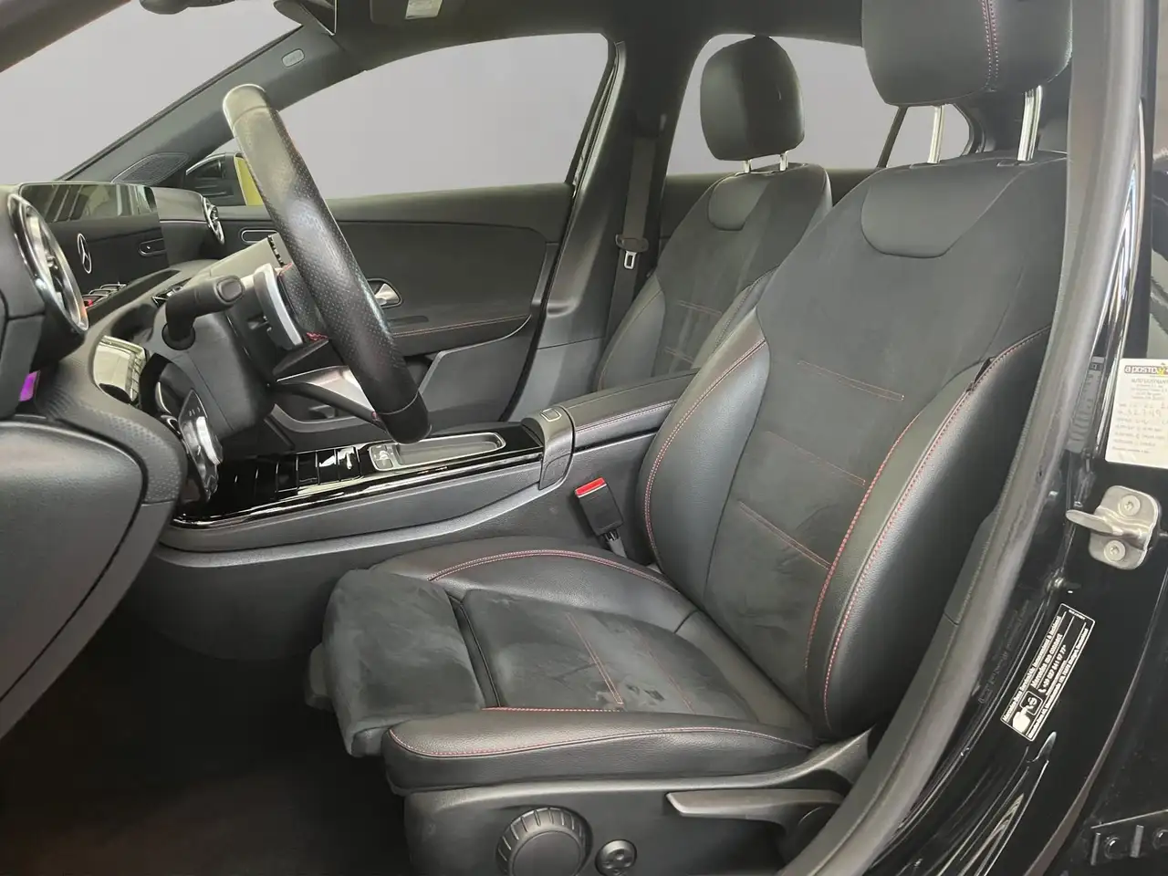 Mercedes-Benz A-Class A 180 d Sedan Automatic AMG Line Premium, миниатюра 11