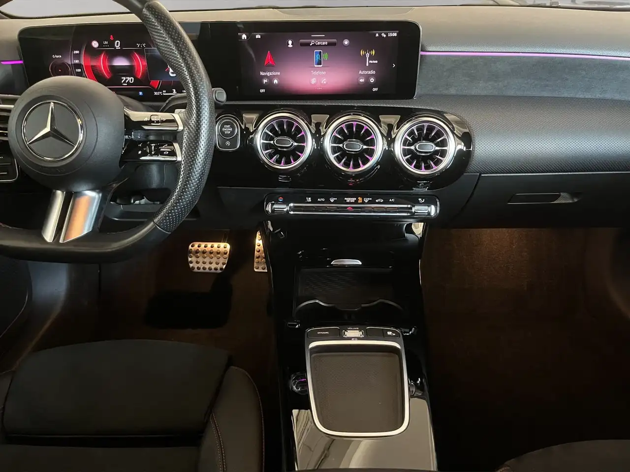 Mercedes-Benz A-Class A 180 d Sedan Automatic AMG Line Premium, миниатюра 17